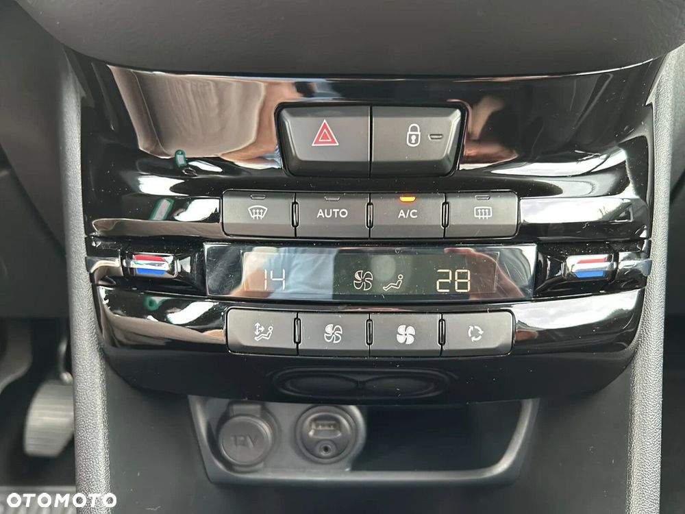 Peugeot 208 1.2 PureTech Style - 27