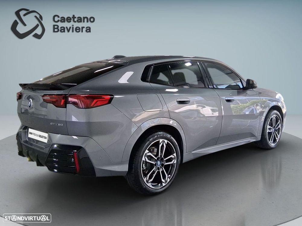 BMW iX2 eDrive20 Pack Desportivo M - 8