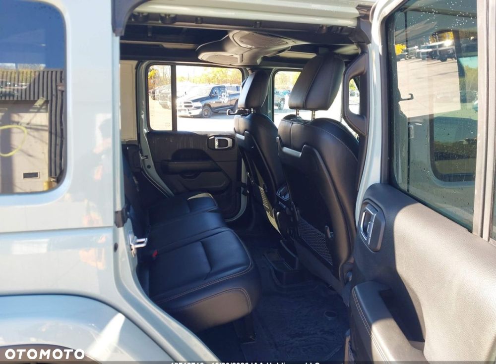 Jeep Wrangler - 12