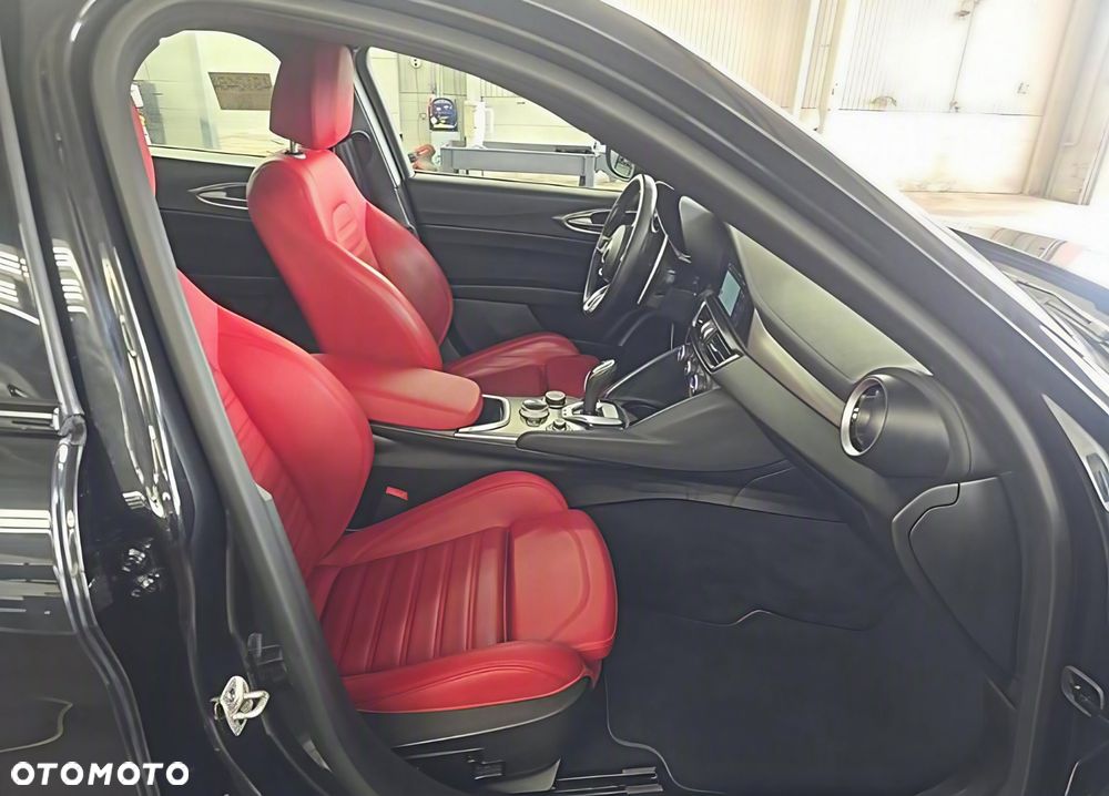 Alfa Romeo Giulia - 8