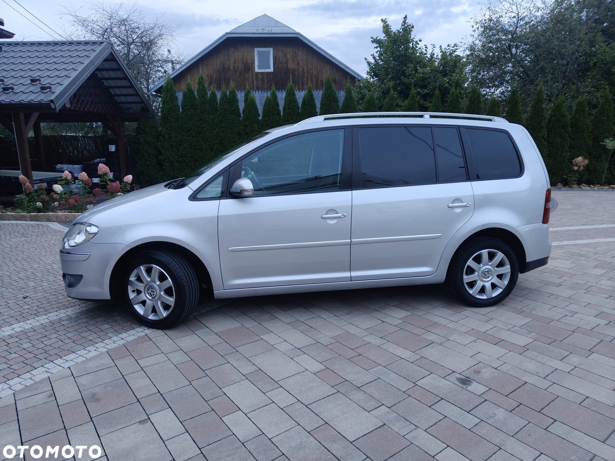 Volkswagen Touran - 4