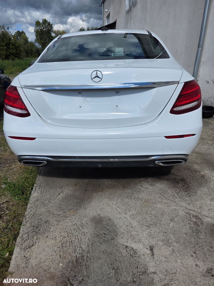 Mercedes-Benz E 220 d 4Matic T 9G-TRONIC AMG Line - 3