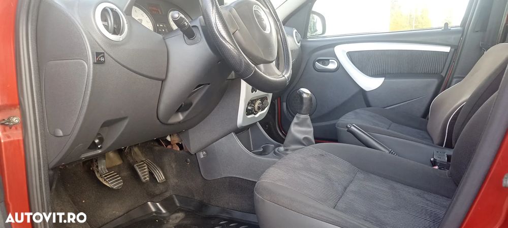 Dacia Logan 1.2 16V Laureate - 9