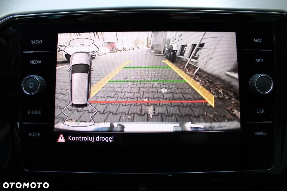 Volkswagen Passat - 19