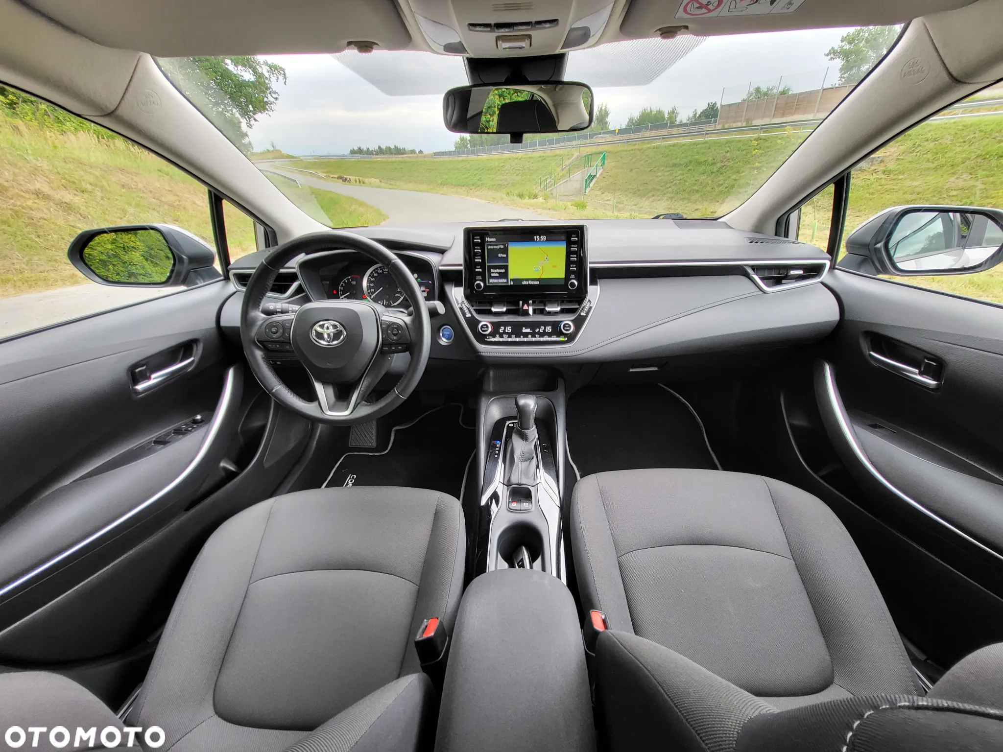 Toyota Corolla 1.8 Hybrid Comfort - 17