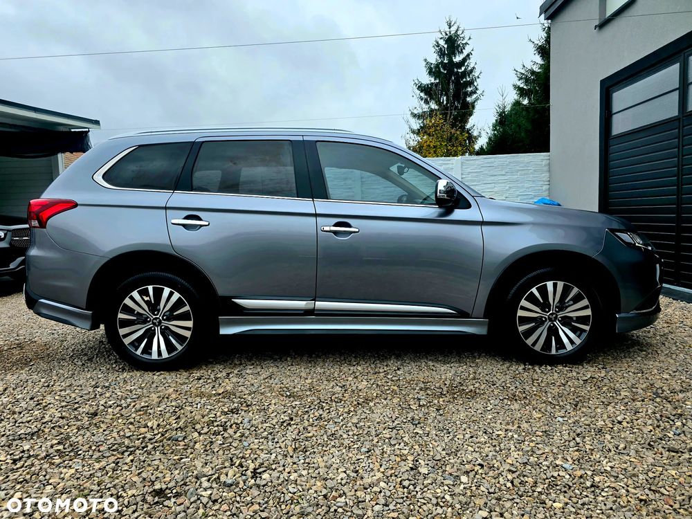 Mitsubishi Outlander 2.0 Instyle + 4WD CVT - 38