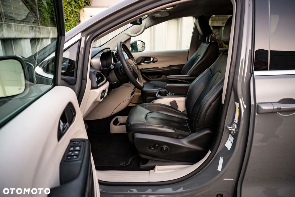 Chrysler Pacifica - 14