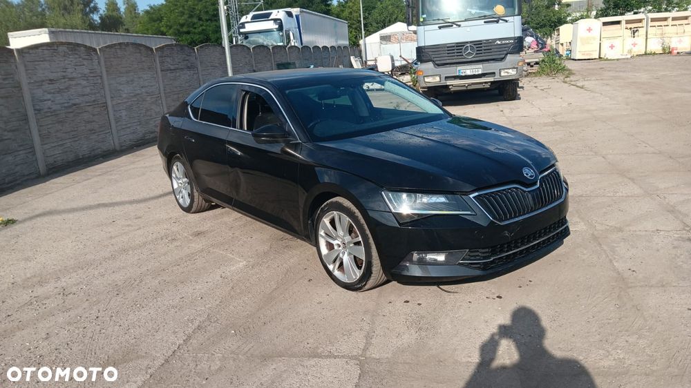 Skoda Superb 2.0 TDI Premium Edition - 1