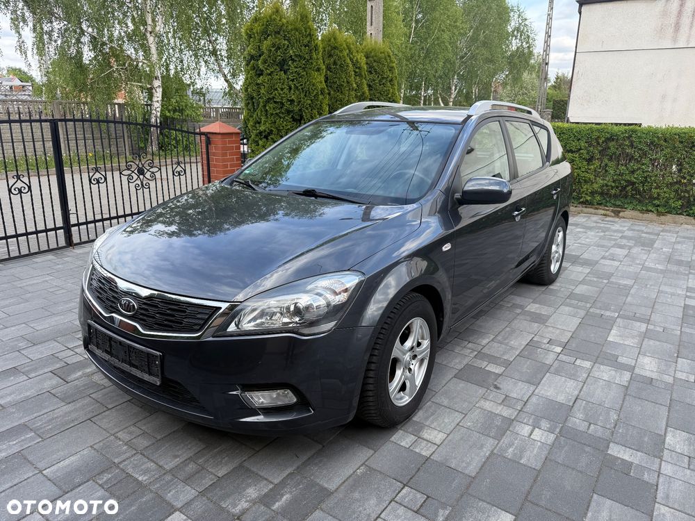 Kia Ceed 1.4 CVVT Dream-Team Edition - 1