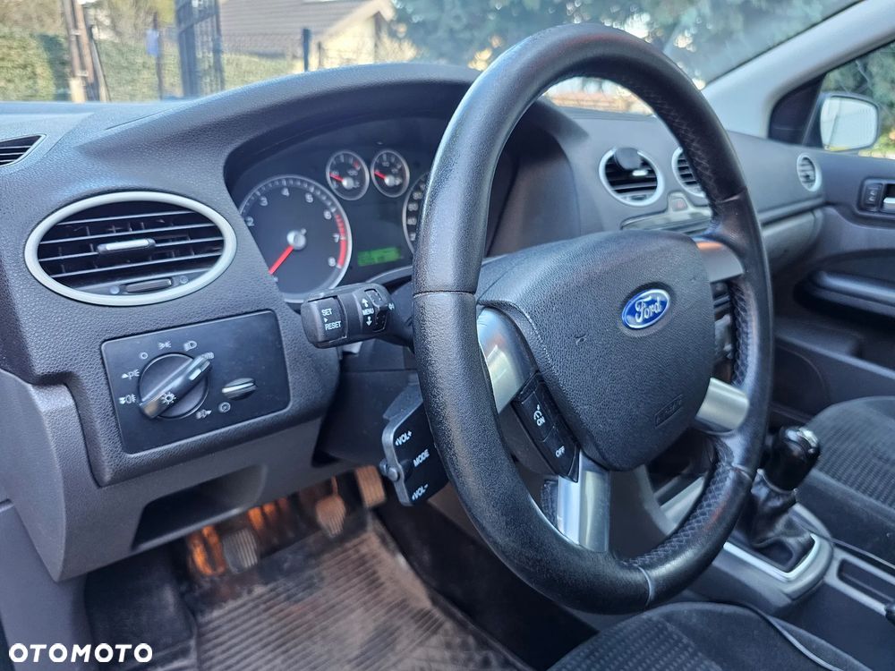 Ford Focus 2.0 Ghia - 20