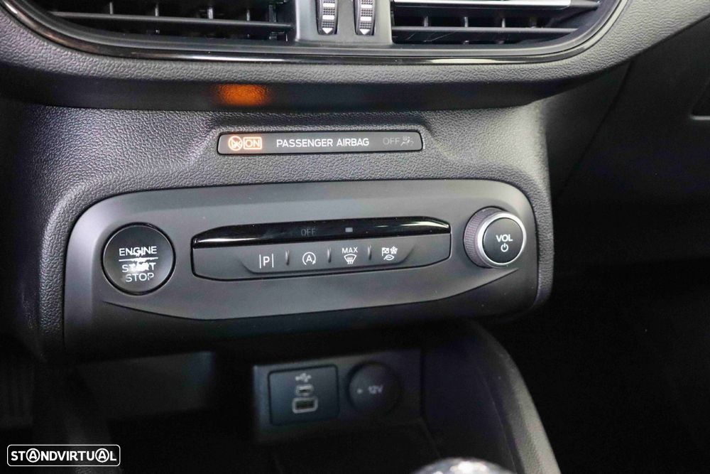 Ford Focus 1.0 EcoBoost MHEV ST-Line - 28