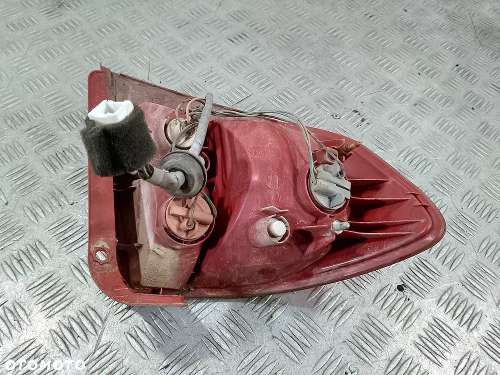 LAMPA TYLNA PRAWA HYUNDAI GETZ 92402-1C5XX HATCHBACK - 6