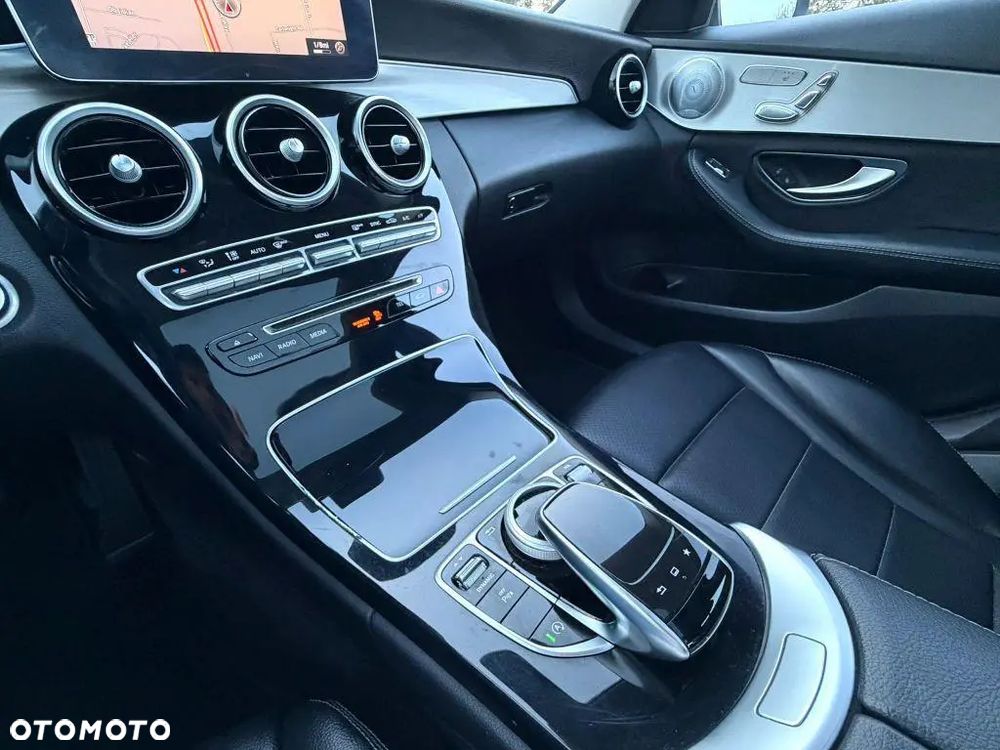Mercedes-Benz Klasa C 300 7G-TRONIC AMG Line - 16