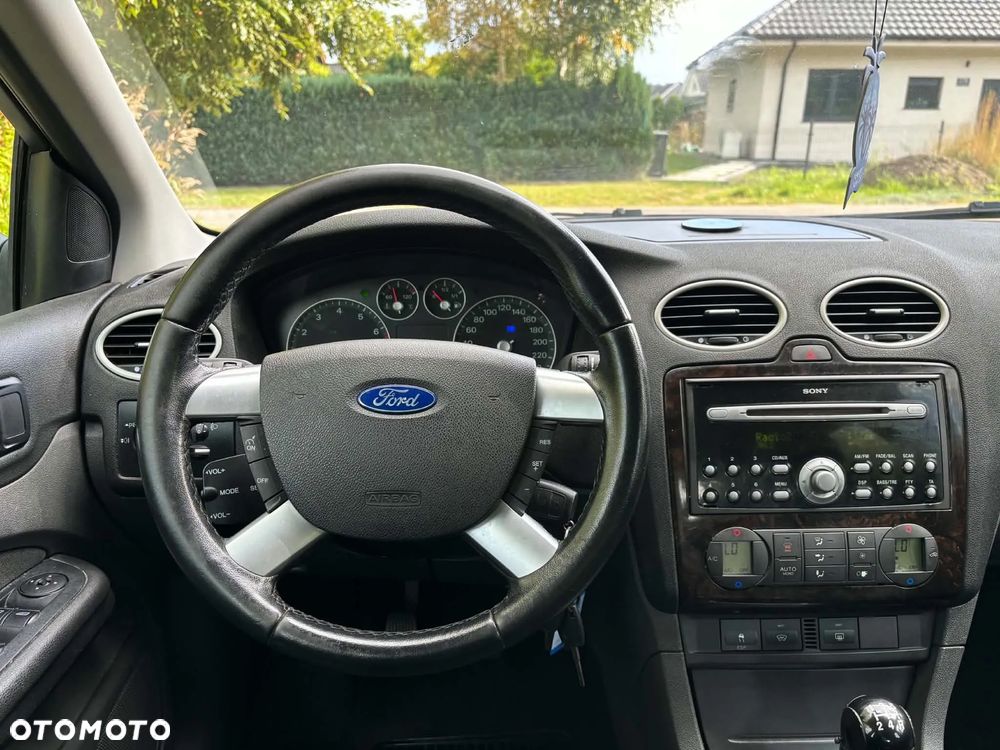Ford Focus 1.6 Ti-VCT Style - 24