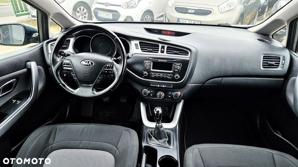 Kia Ceed 1.6 GDI Platinum Edition - 36
