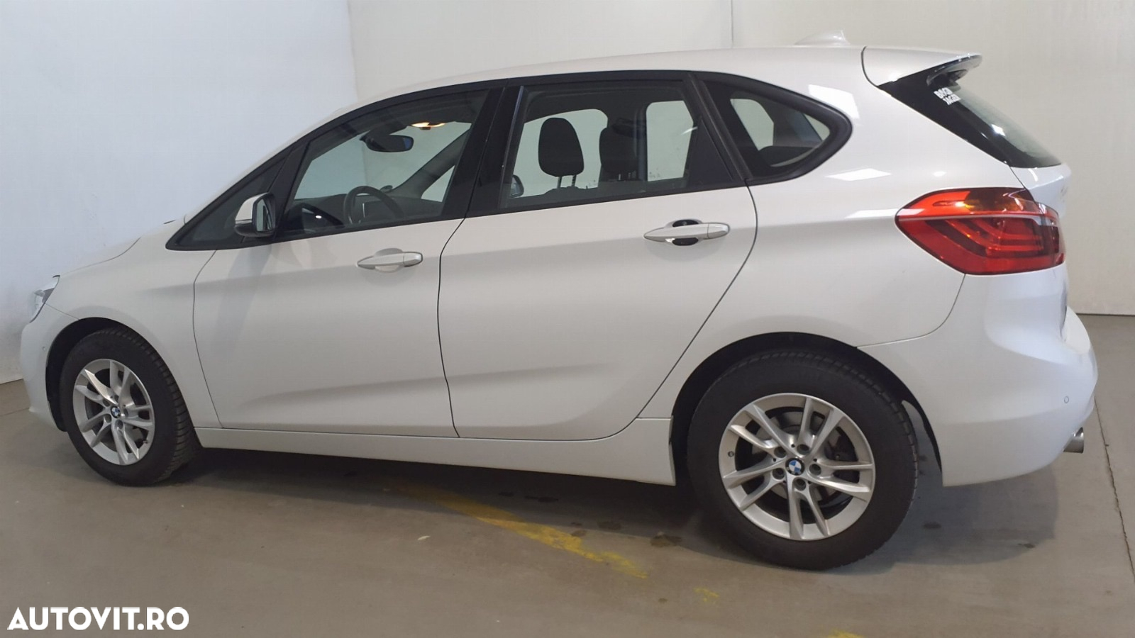 BMW Seria 2 218i - 5