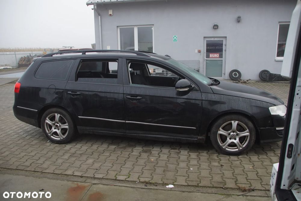 Auto na części - Volkswagen Passat B6 Lift 1.6 TDI 105 KM CAYC MDM L041 2010R Silnik Skrzynia Drzwi Maska Zderzak Błotnik Klapa Lampa Lusterko Klamka Deska Kokpit Sterownik Moduł Czujnik Licznik Kierownica Panel Wyświetlacz - 4
