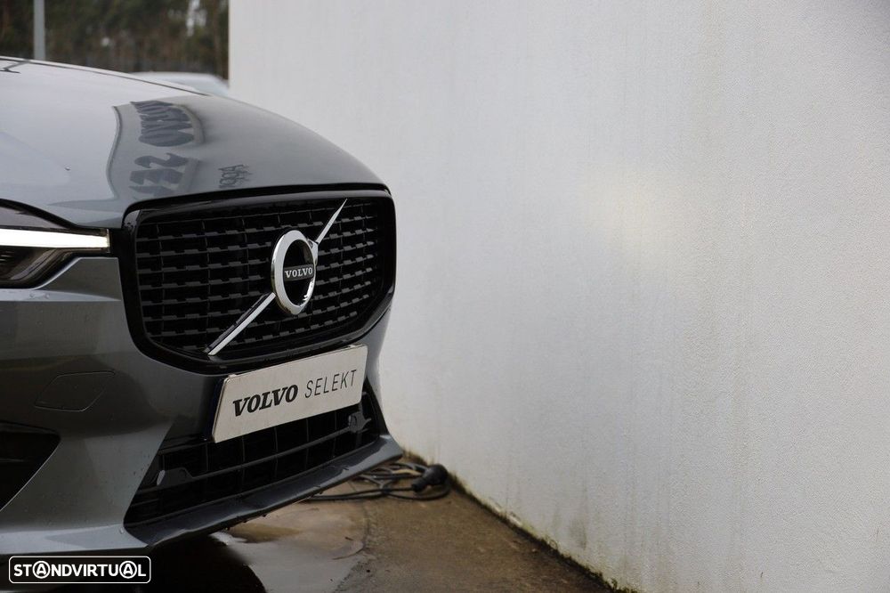 Volvo XC 60 2.0 B4 Plus Dark - 3