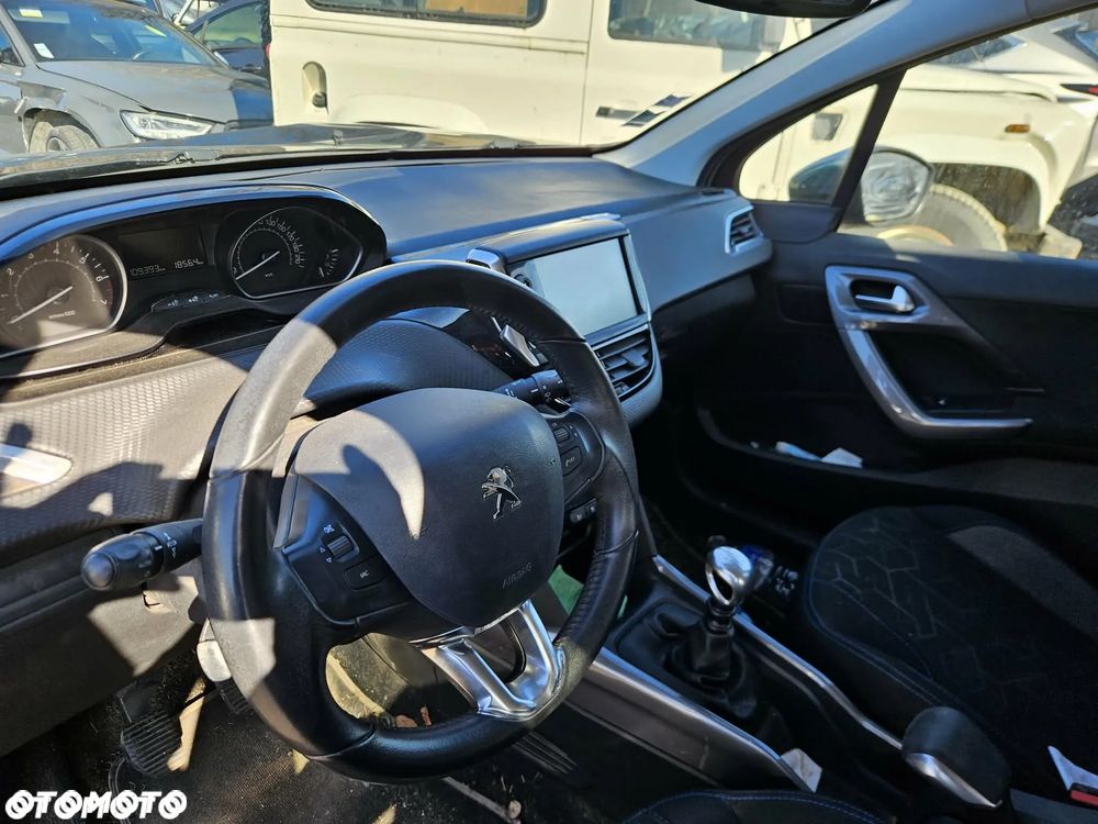 Peugeot 2008 PureTech 130 GPF Stop&Start Signature - 12