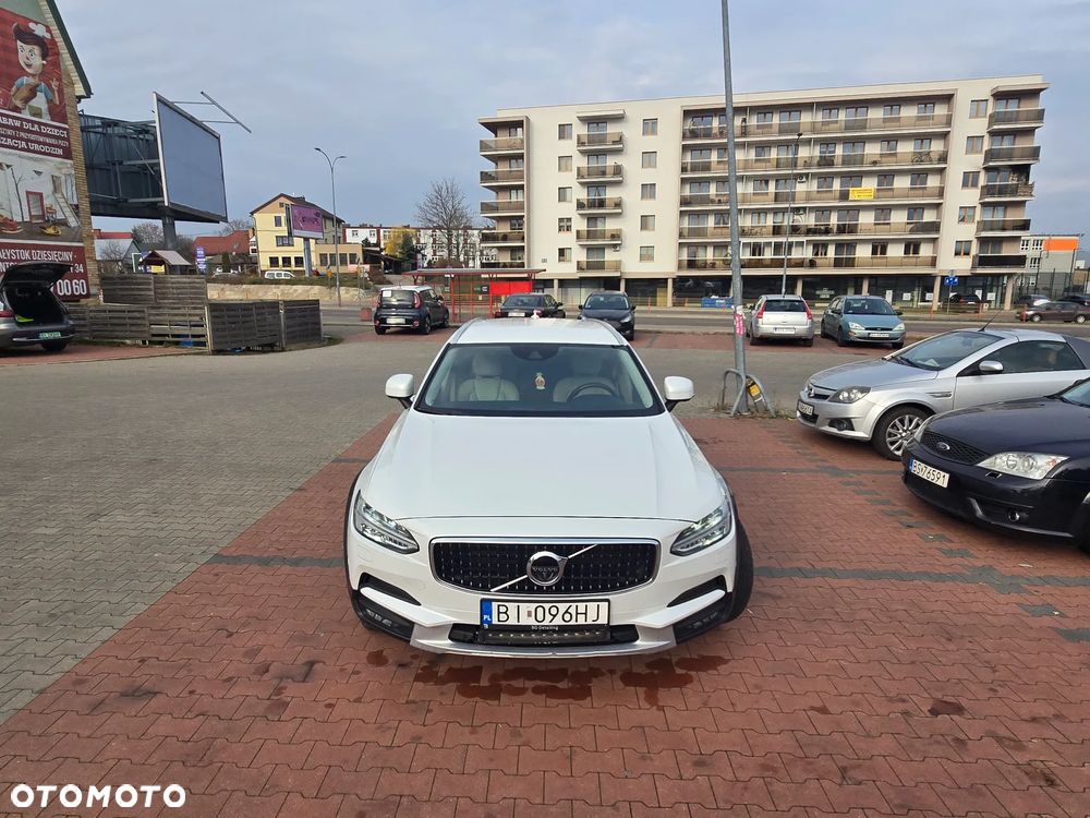 Volvo V90 Cross Country - 18