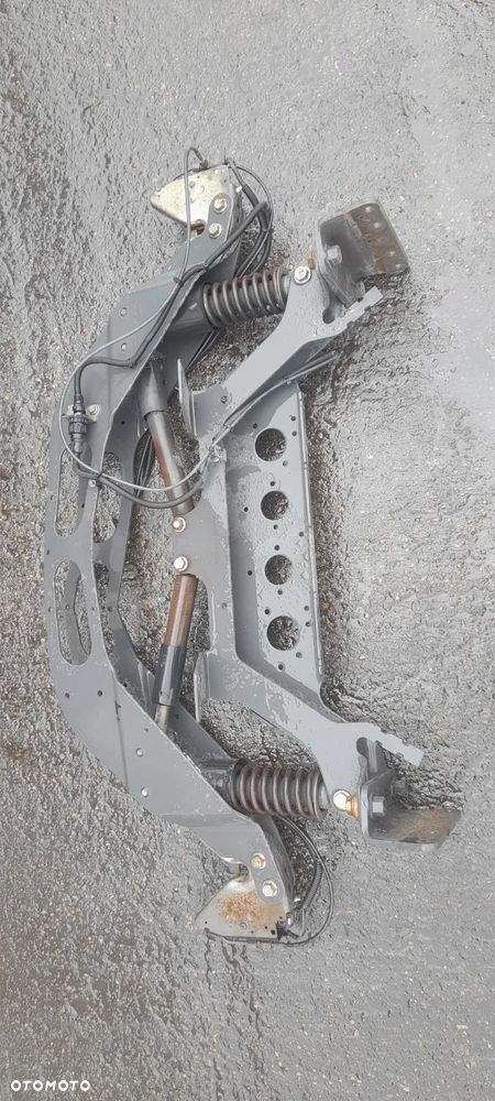 Zawieszenie /mocowanie tylne kabiny Mercedes ATEGO, AXOR !! - 1