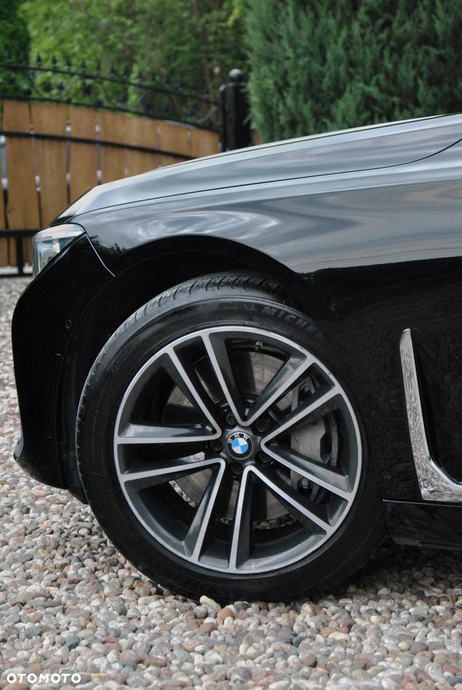 BMW Seria 7 750Li xDrive - 26