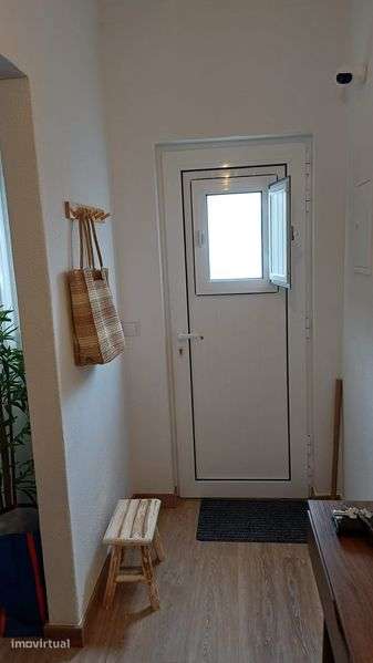 Moradia T2 remodelada, quintal, garagem - Grande imagem: 2/12