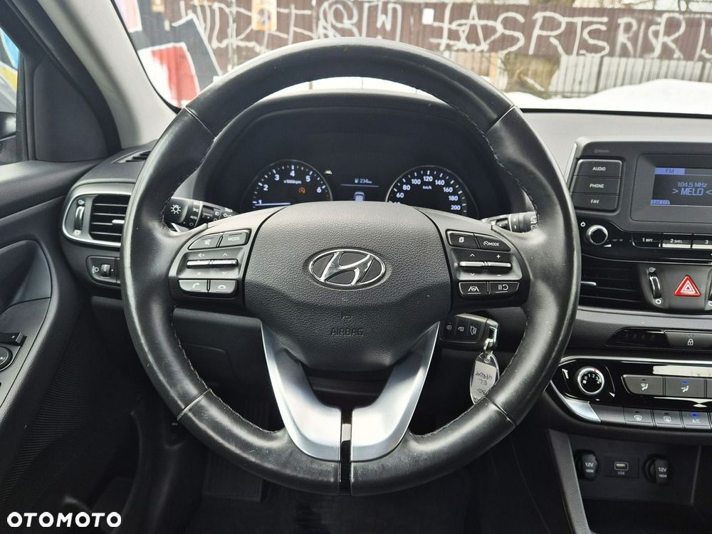 Hyundai i30 1.5 DPI Classic + - 24