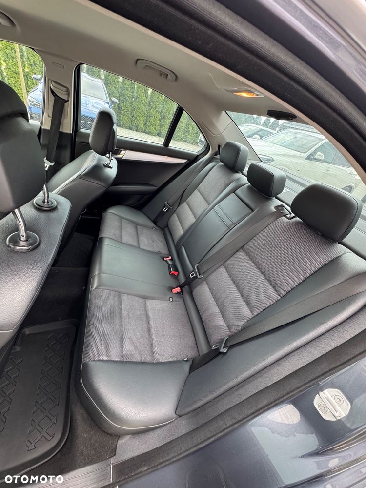 Mercedes-Benz Klasa C 220 CDI BlueEff 4-Matic Avantgarde - 14