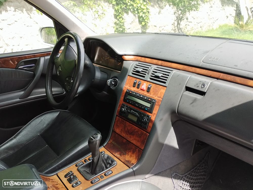 Mercedes-Benz E 200 Kompressor Classic - 6