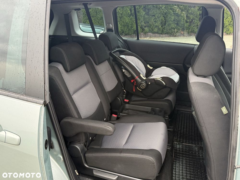 Mazda 5 - 7
