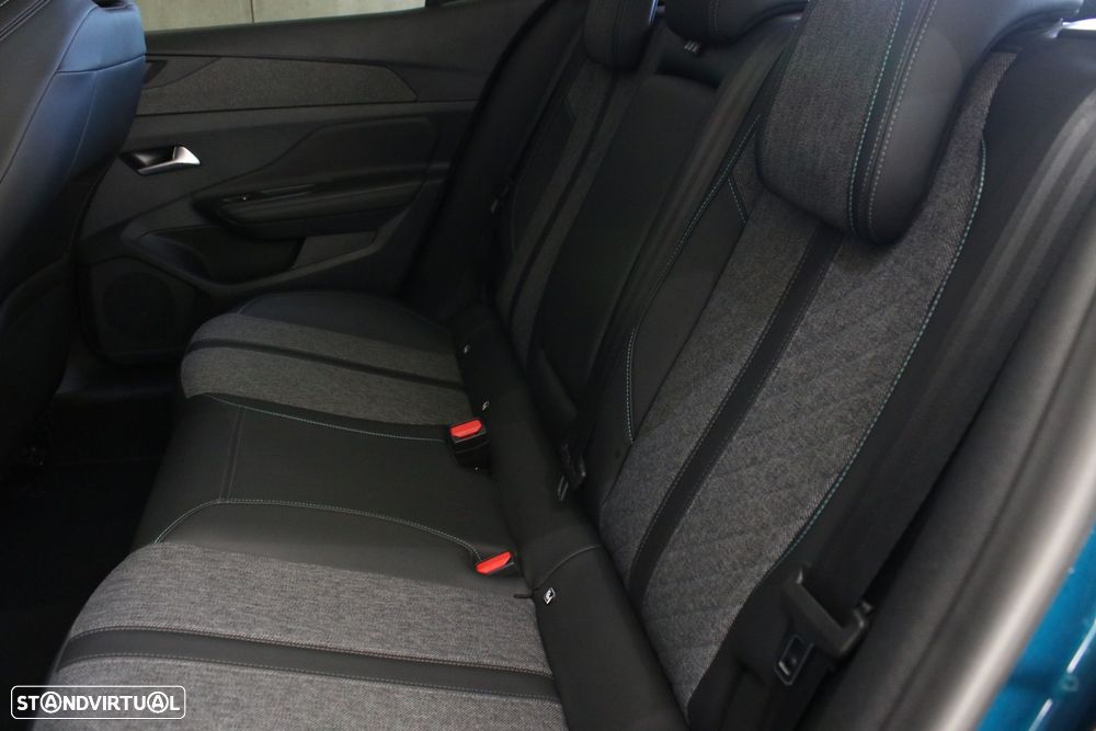 Peugeot 408 1.2 PureTech Allure EAT8 - 35