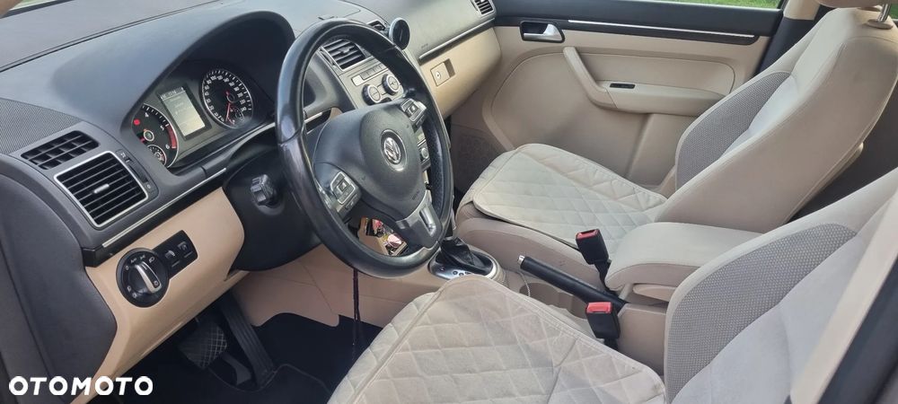 Volkswagen Touran 2.0 TDI DPF BlueMotion Technology DSG Highline - 5