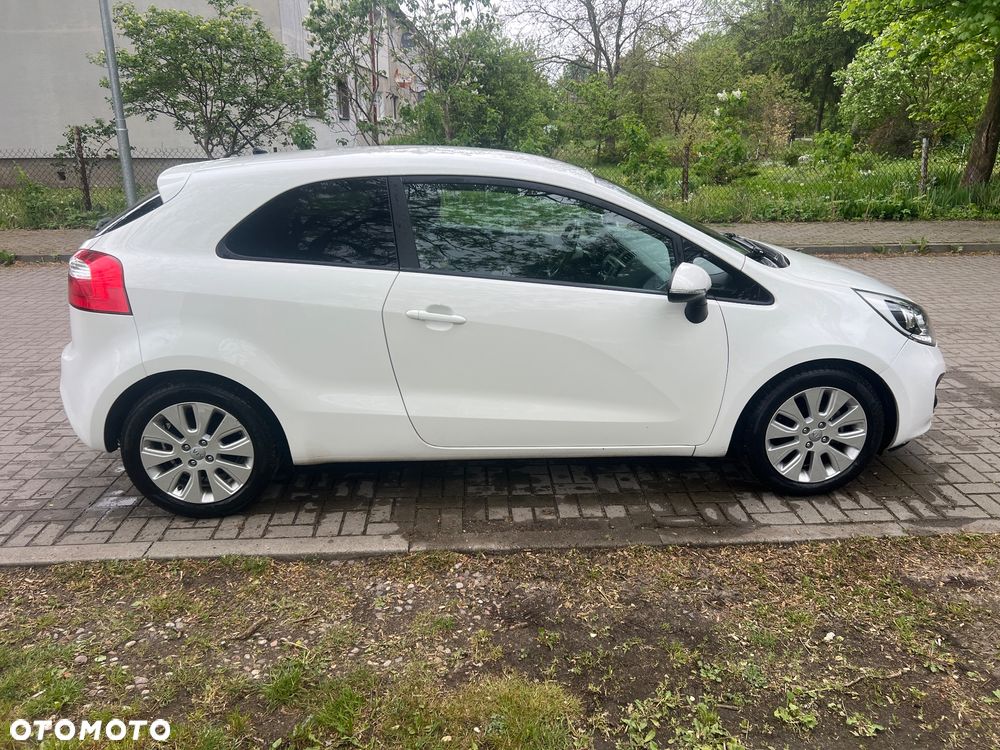 Kia Rio 1.2 L - 5