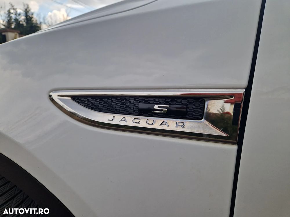 Jaguar E-Pace D150 AWD Base - 34