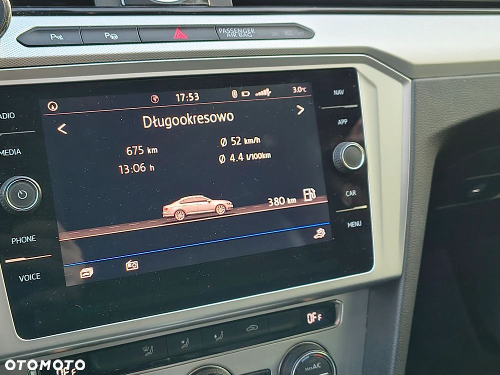 Volkswagen Passat - 8