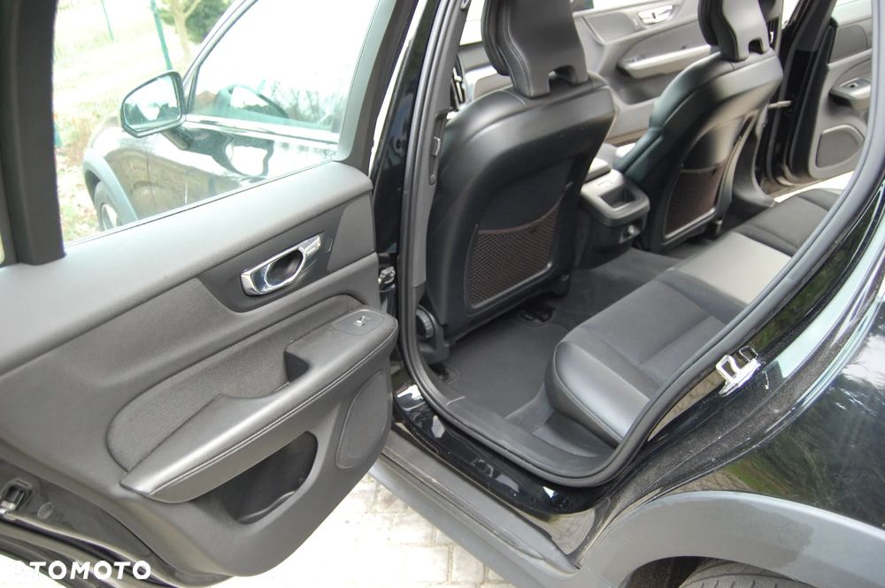 Volvo V60 Cross Country D4 AWD Geartronic Pro - 26