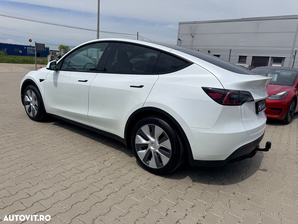Tesla Model Y - 3