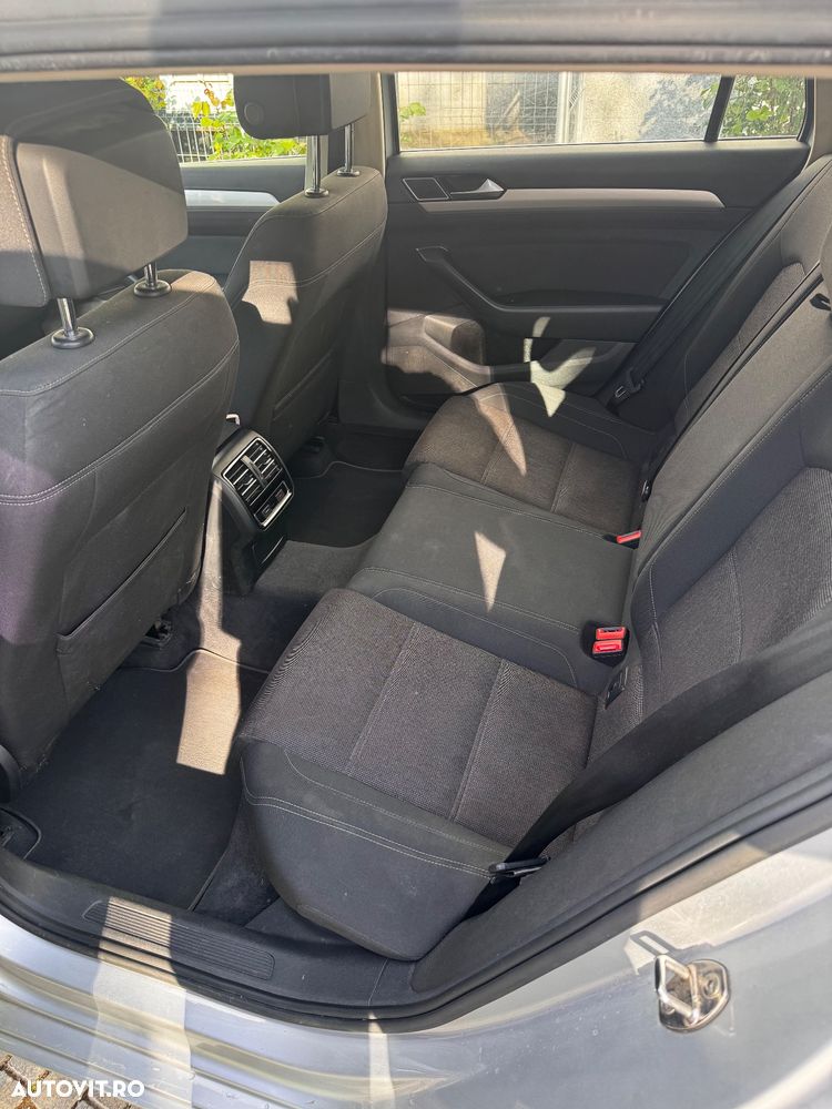 Volkswagen Passat 2.0 TDI Comfortline - 34