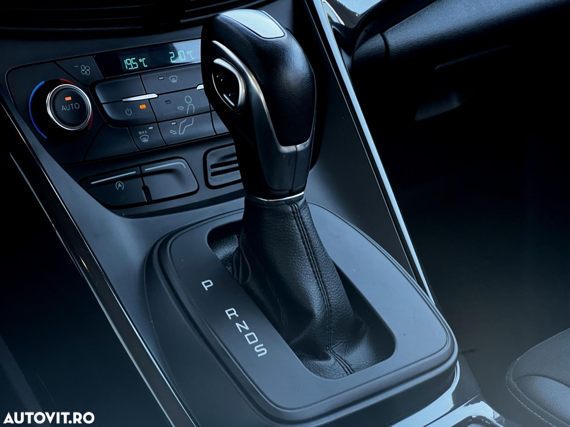 Ford Kuga - 12