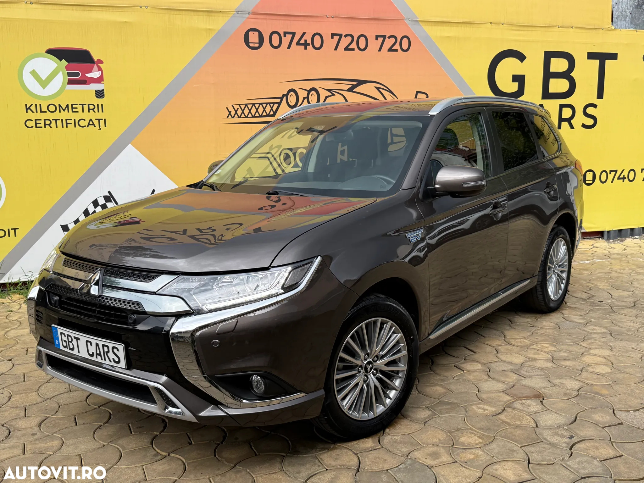 Mitsubishi Outlander 2.4 4WD Plug-In Hybrid - 3