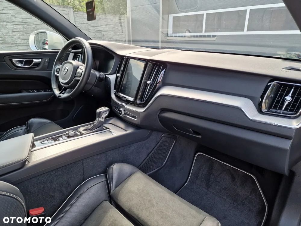 Volvo XC 60 D4 R-Design - 25