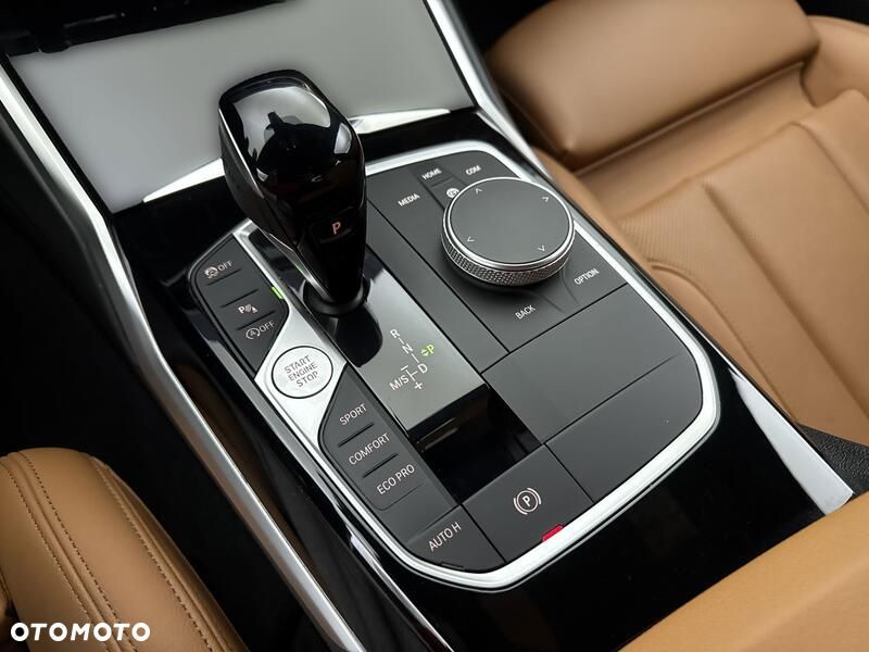 BMW Seria 3 318i - 16