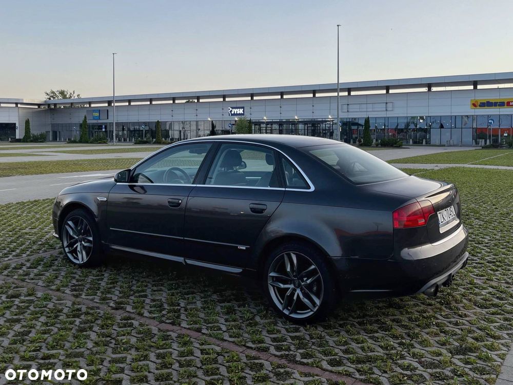 Audi A4 Limousine - 18