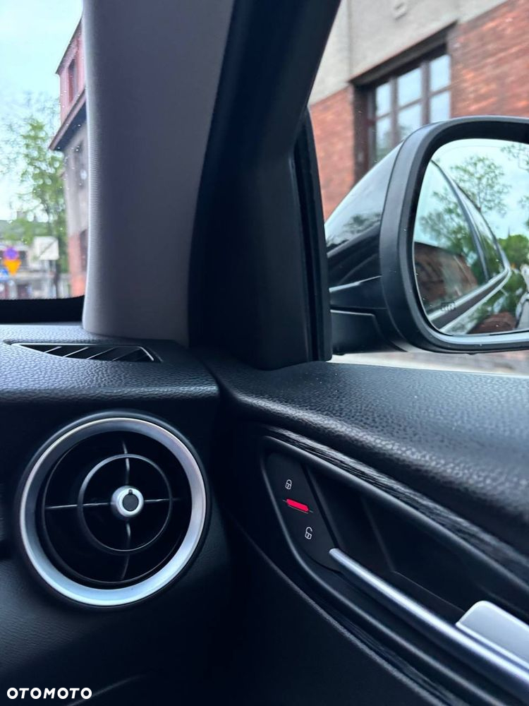 Alfa Romeo Stelvio 2.0 Turbo Q4 - 25