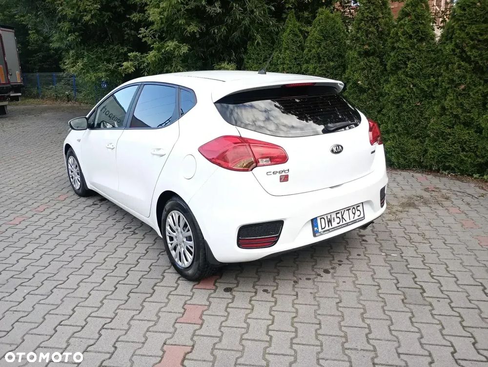 Kia Ceed Cee'd 1.4 CRDi M - 3