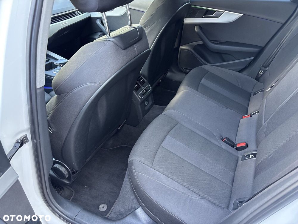 Audi A4 Limousine - 32