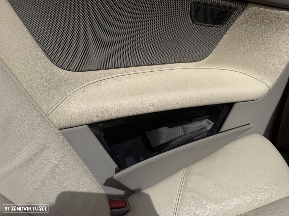 Volvo C70 2.0 D Momentum - 36