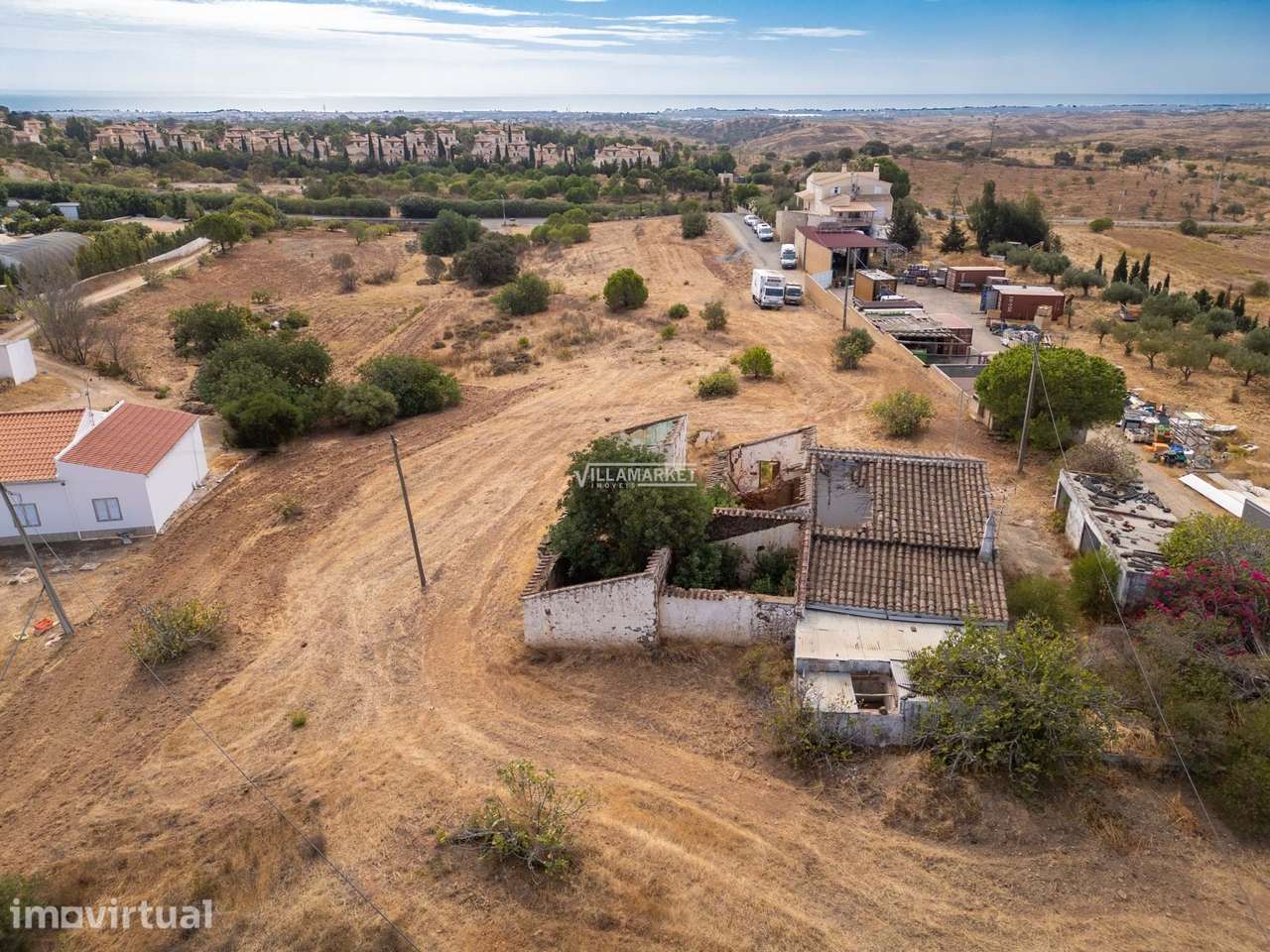 Ruína com 294 m2 inserida num terreno com 14668 m2 situada próxima do - Grande imagem: 3/24
