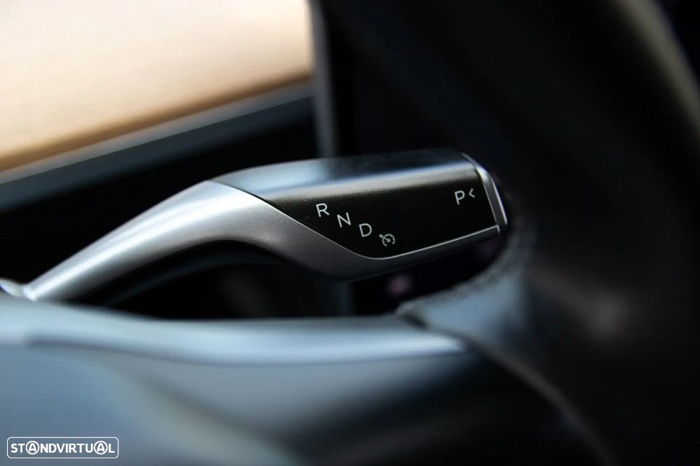 Tesla Model Y - 32